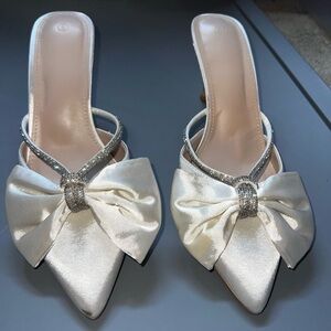 Coutgo Womens Bow Heels, Rhinestone Satin Backless Shoes, Size 8, color Beige